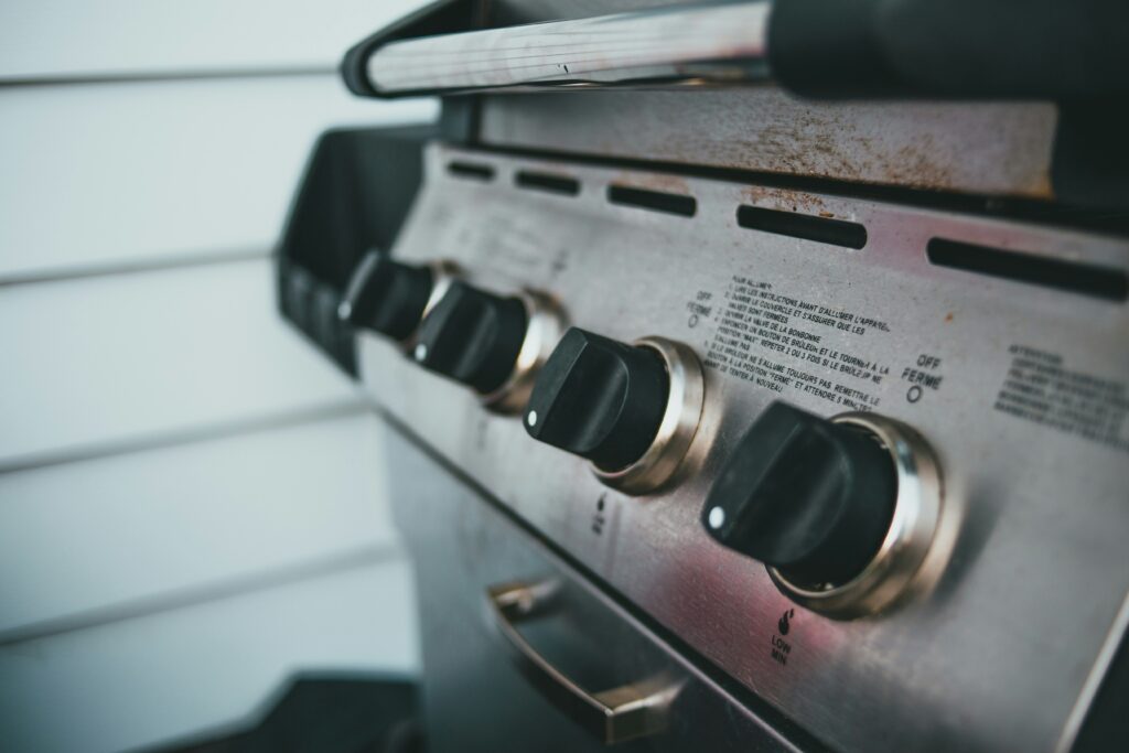 Junk Stove With Black Burner Knobs